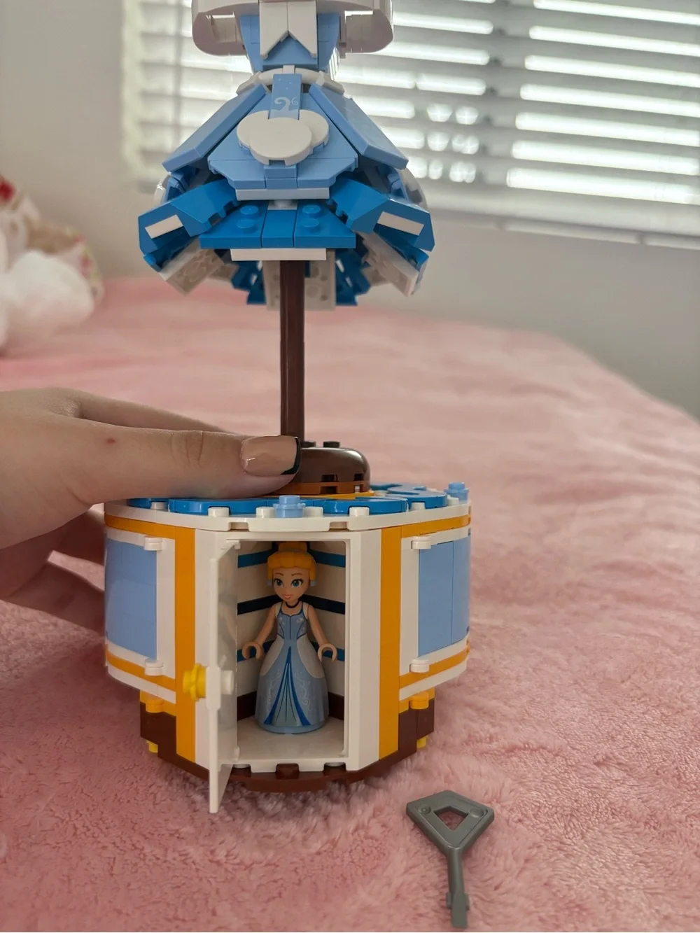 Lego Blue and Yellow Carousel Music Box Build
